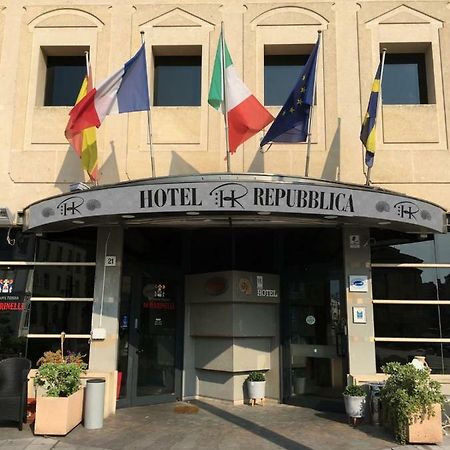 Hr Hotel Монфалконе Екстериор снимка