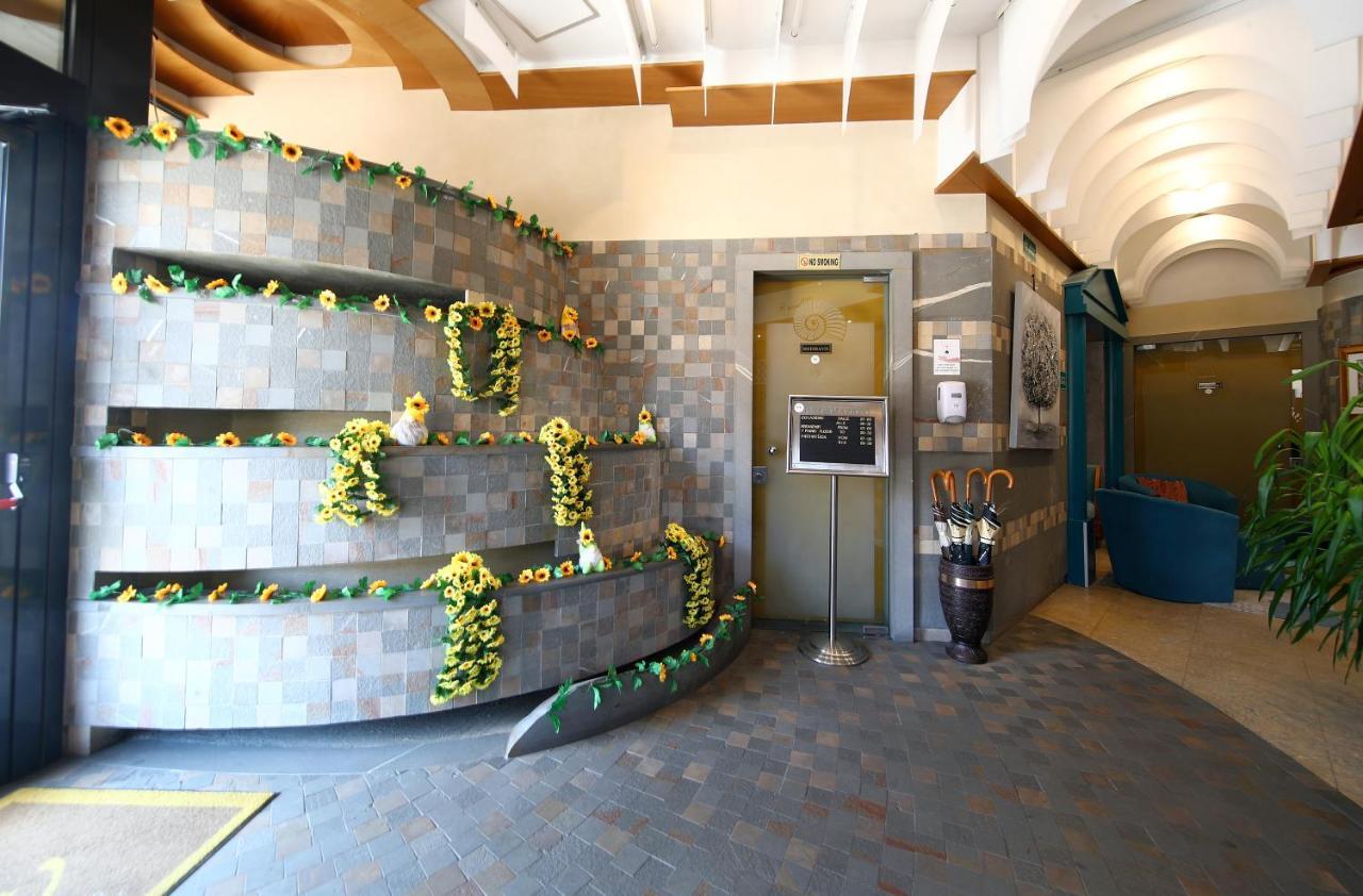 Hr Hotel Монфалконе Екстериор снимка