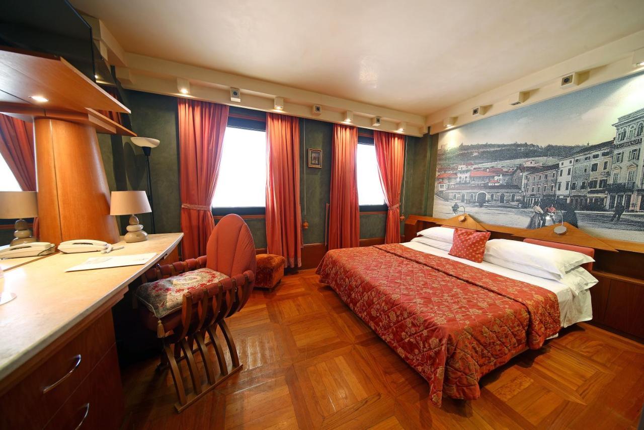 Hr Hotel Монфалконе Екстериор снимка