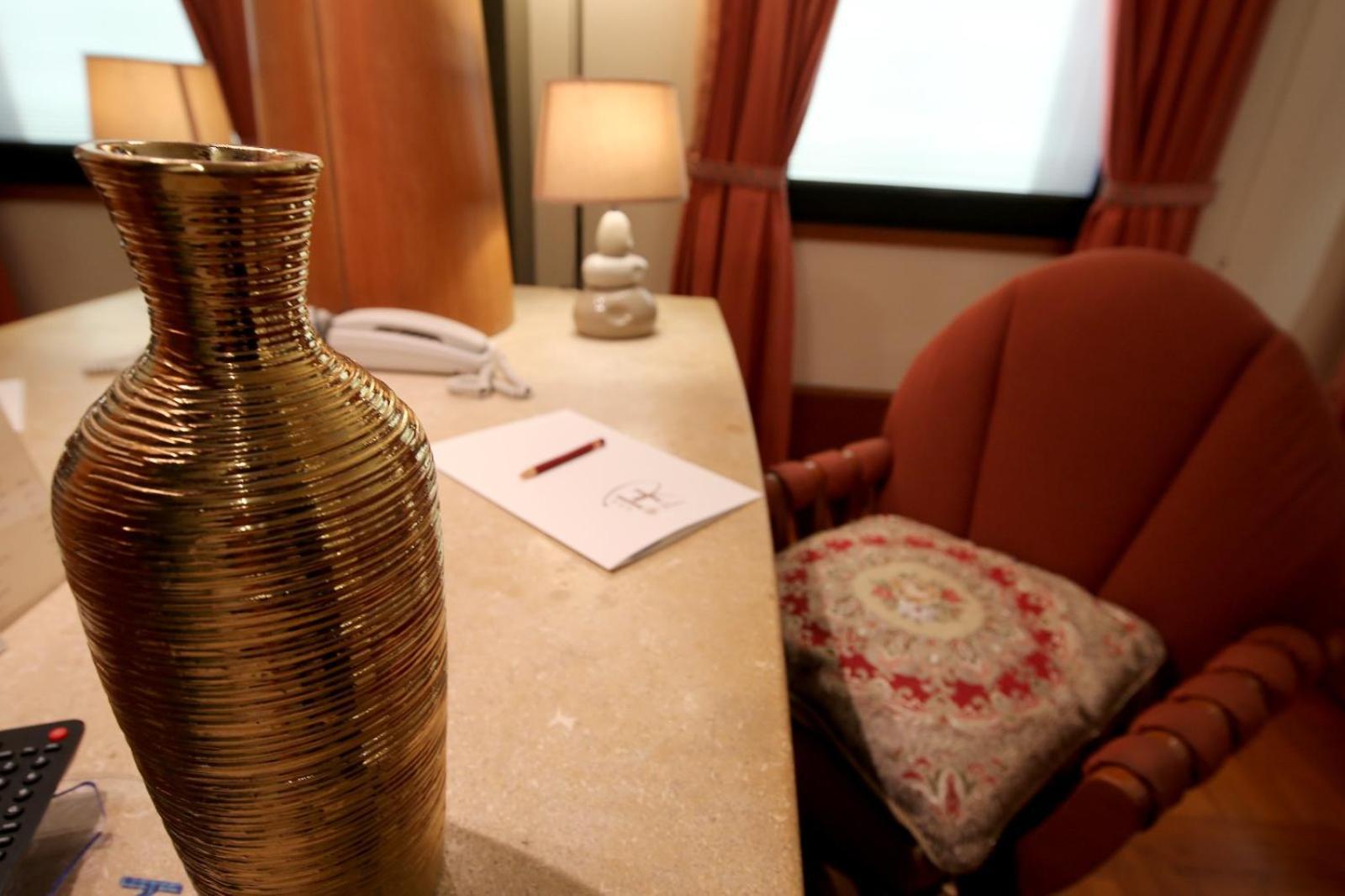 Hr Hotel Монфалконе Екстериор снимка