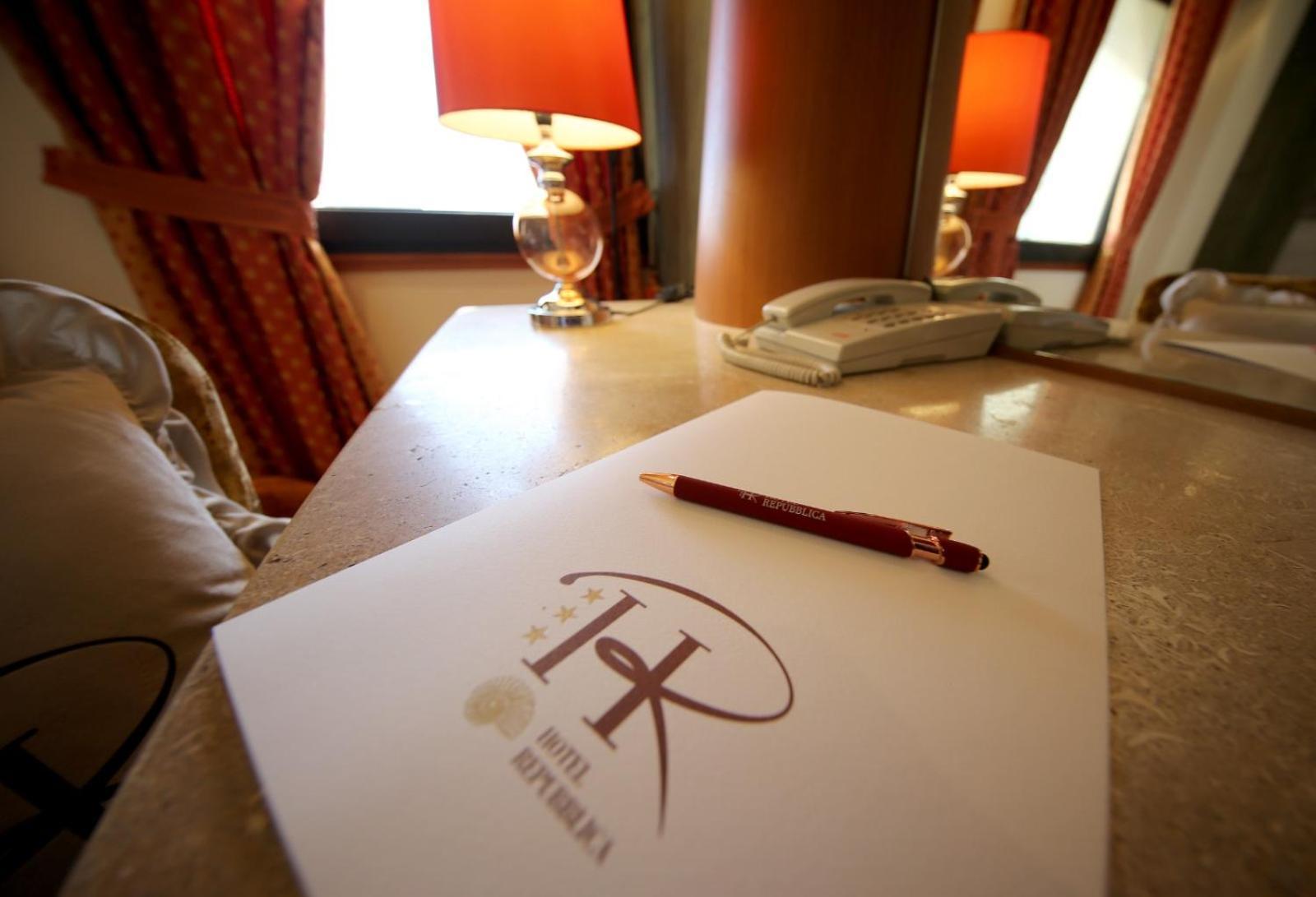 Hr Hotel Монфалконе Екстериор снимка