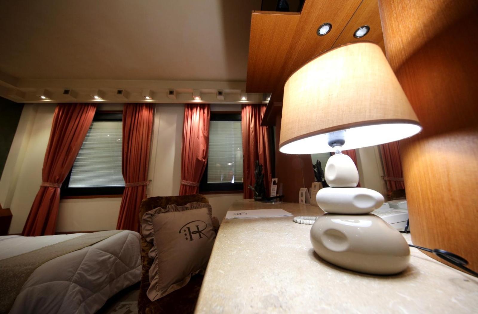 Hr Hotel Монфалконе Екстериор снимка