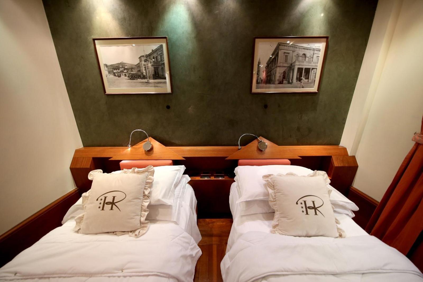 Hr Hotel Монфалконе Екстериор снимка
