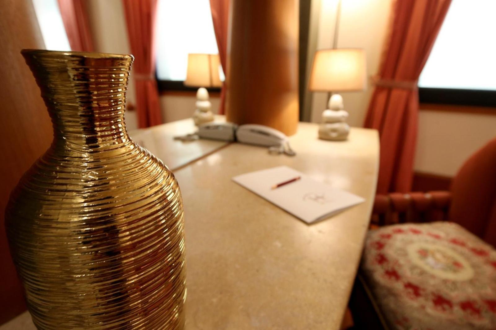 Hr Hotel Монфалконе Екстериор снимка