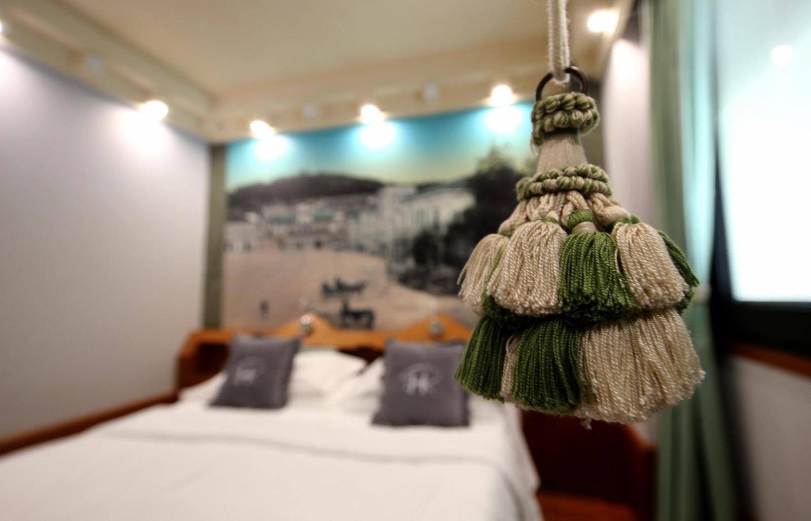 Hr Hotel Монфалконе Екстериор снимка