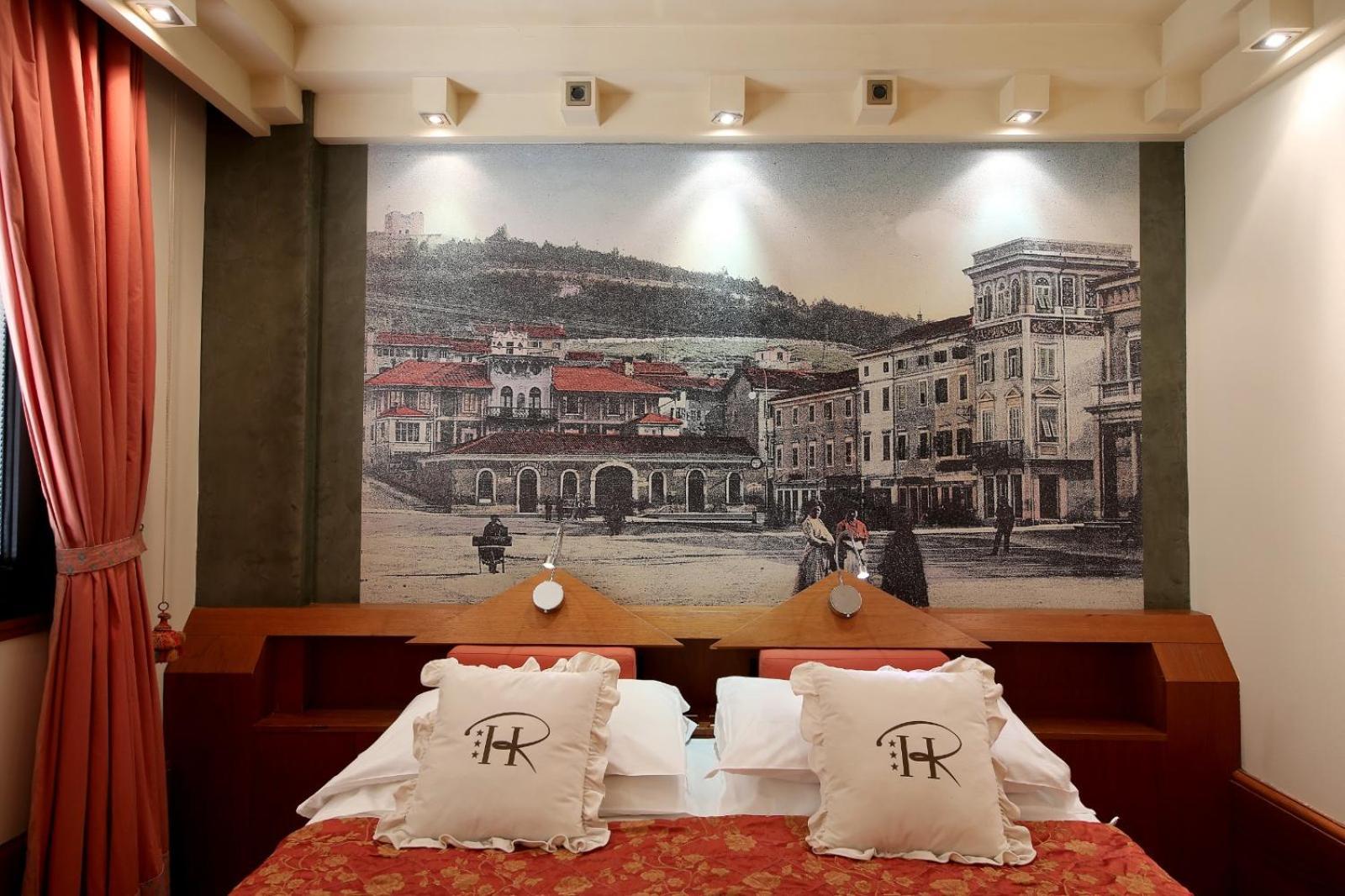 Hr Hotel Монфалконе Екстериор снимка