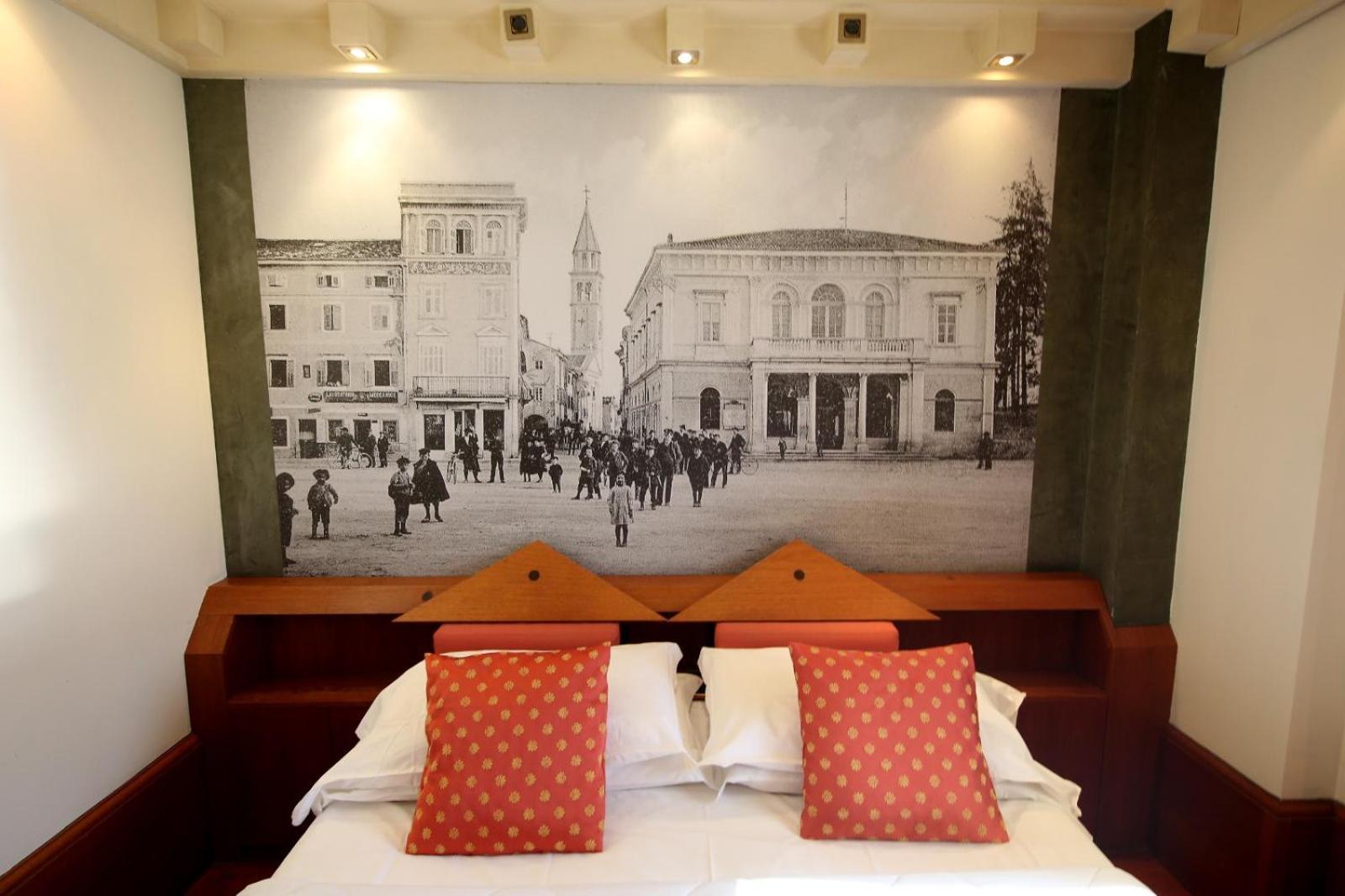 Hr Hotel Монфалконе Екстериор снимка