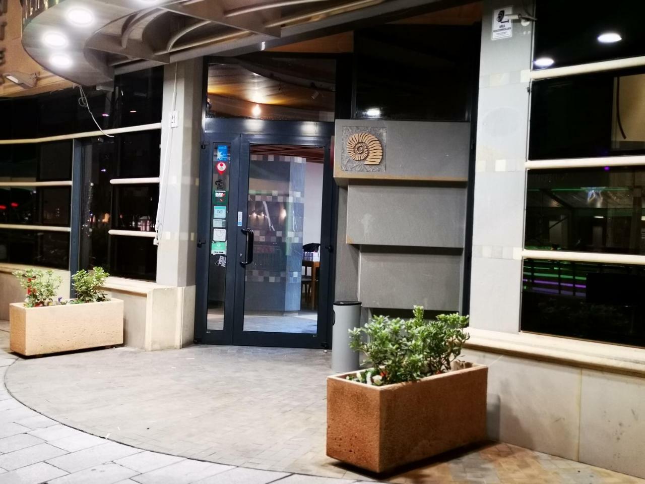 Hr Hotel Монфалконе Екстериор снимка